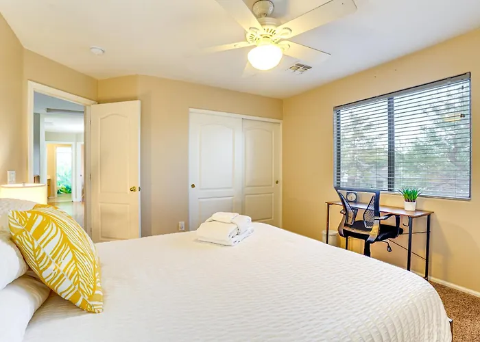 Holiday home Abode: Pool, Views & On-site Fishing *