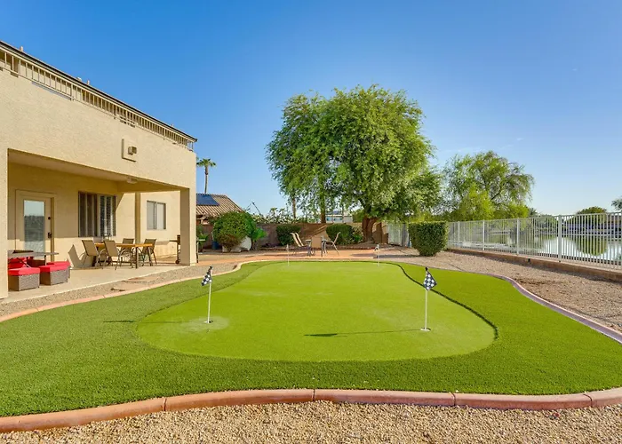 Abode: Pool, Views & On-site Fishing Holiday home Avondale