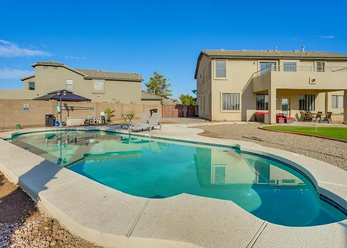 Holiday home Abode: Pool, Views & On-site Fishing Avondale