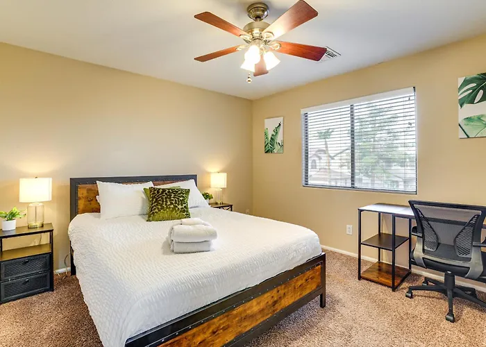 Abode: Pool, Views & On-site Fishing Avondale