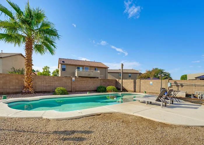 Abode: Pool, Views & On-site Fishing Holiday home Avondale