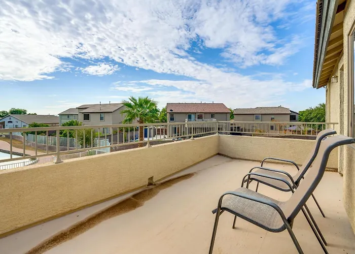 Holiday home Abode: Pool, Views & On-site Fishing *