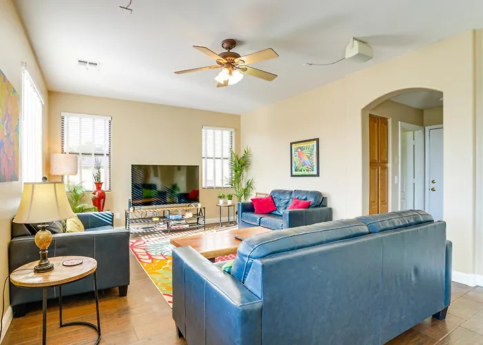 Holiday home Abode: Pool, Views & On-site Fishing Avondale